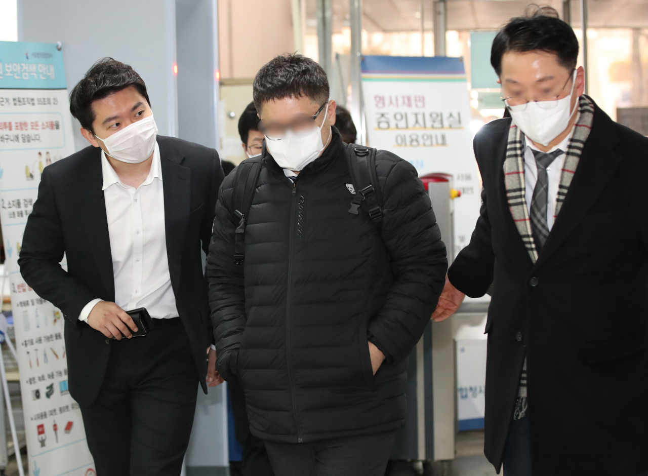 서울 서초구 서울중앙지법에서 정영학 회계사가 법정을 나서고 있다. [연합]