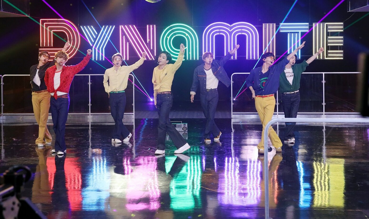 BTS 다이너마이트 공연 모습