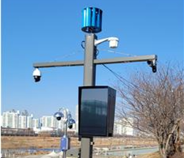 서울 구로구가 지역별 맞춤형 '구로형 스마트폴’ 116개소 설치완료했다. 사진은 안양천 다기능 통합 스마트폴 모습. [구로구 제공]