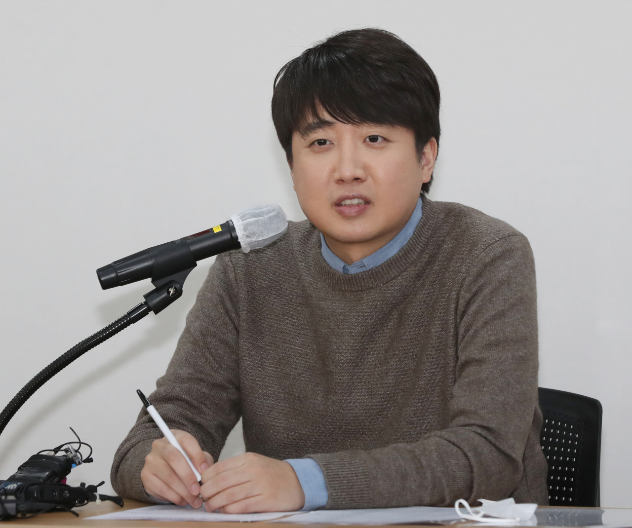국민의힘 이준석 대표가 13일 오후 울산시당 강당에서 열린 '제4기 울산 청년정치사관학교' 특강을 하고 있다. [연합]