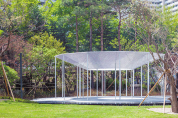 ‘2021 USA 굿 디자인 어워드(Good Design&reg; Award)’에서 본상을 수상한 ‘디에이치 라클라스’의 예술 시설물 ‘클라우드 워크 파빌리온’. [현대건설 제공]