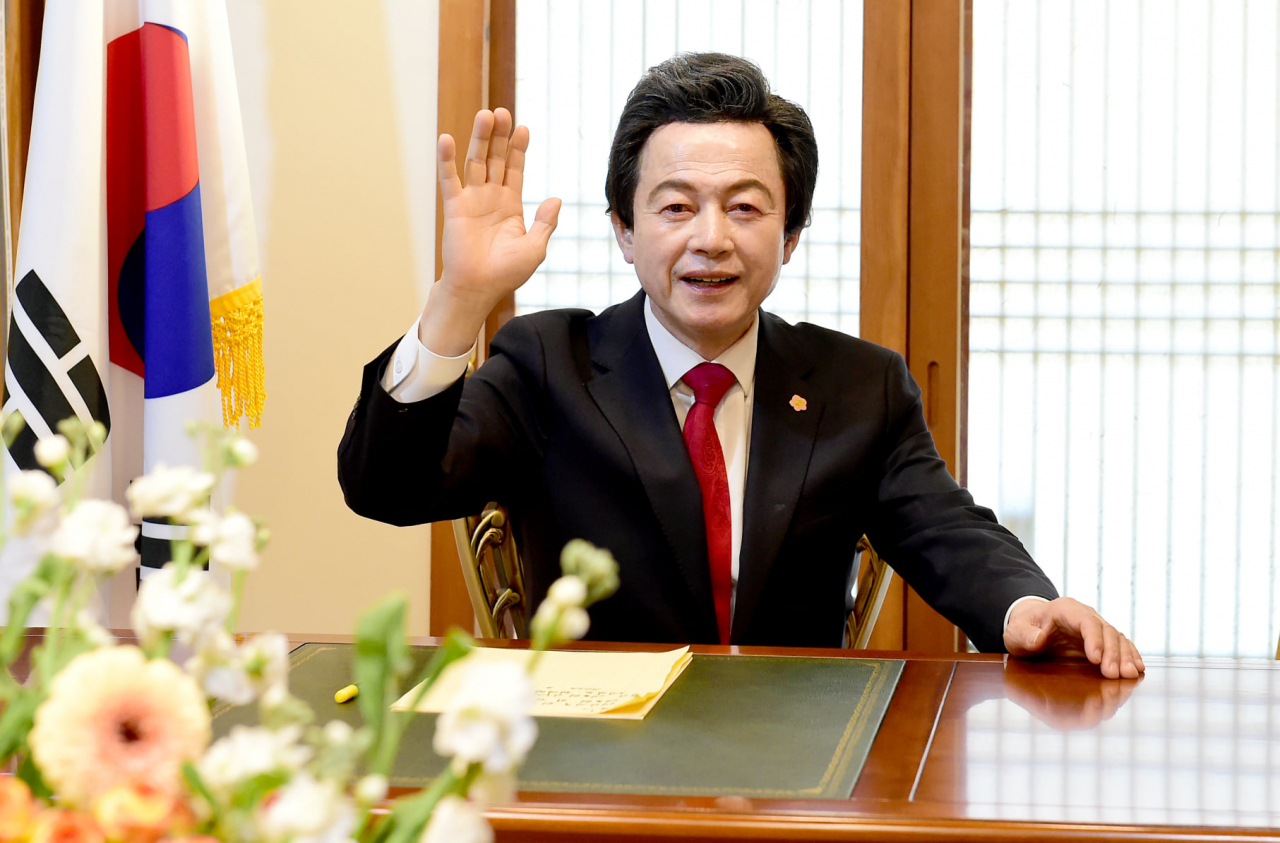 제20대 대통령선거 출마를 선언한 허경영 국가혁명당 후보. [허경영 페이스북 캡처]