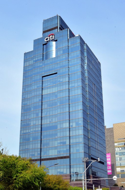 인천시 남동구 인주대로에 위치한 과거 경기은행 본점이었던 한국씨티은행 경인영업본부 건물 외부 모습.