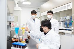 SK케미칼 연구개발센터 연구진. [회사 제공]