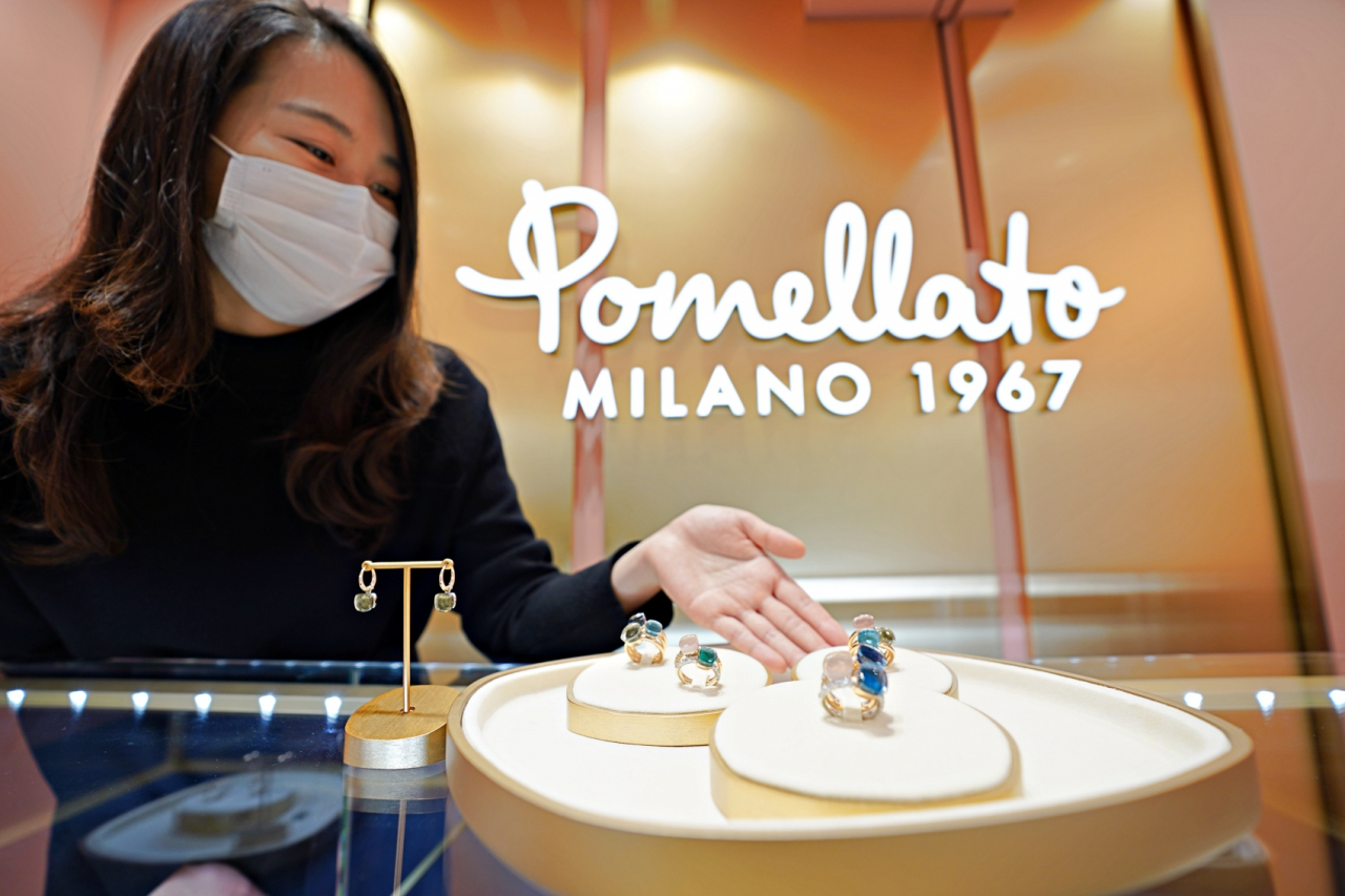 롯데면세점이 이탈리아 럭셔리 주얼리 브랜드 ‘포멜라토(Pomellato)’의 단독 부티크를 국내 최초로 명동 본점에 오픈했다.[롯데면세점 제공]