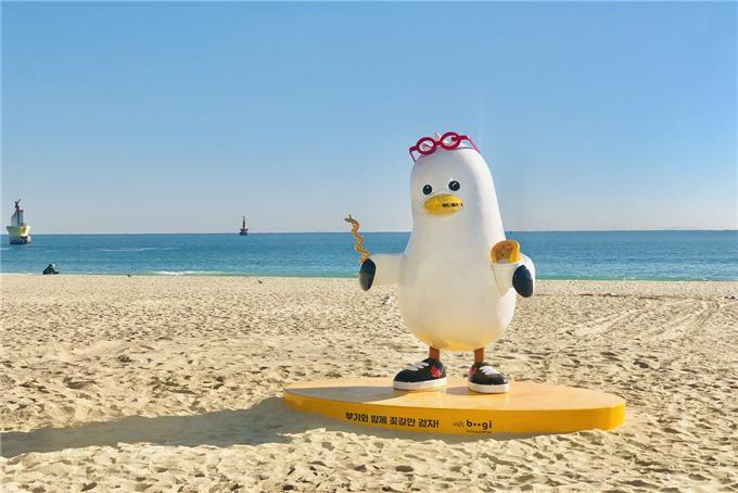 해운대해수욕장에 설치된 부산의 명물, ‘부기’ [부산시 제공]