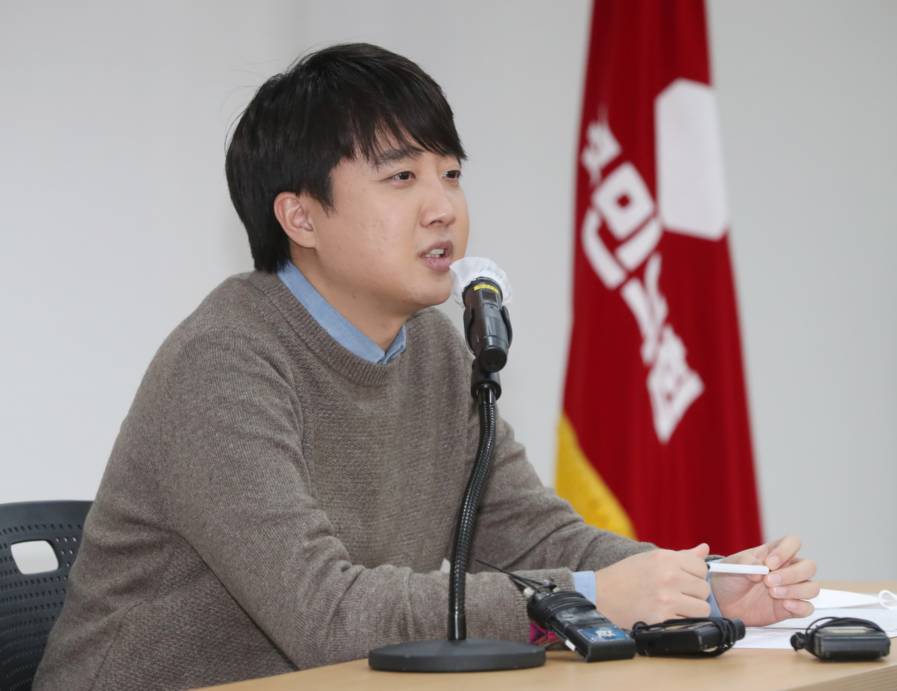 이준석 국민의힘 대표가 13일 오후 울산시당 강당에서 열린 '제4기 울산 청년정치사관학교' 특강을 하고 있다. [연합]