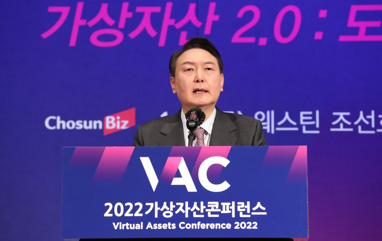 윤석열 국민의힘 대선 후보가 20일 오전 서울 중구 웨스틴조선호텔 그랜드볼룸에서 열린 "혁신, 도전, 미래" 조선비즈 2022 가상자산 콘퍼런스에서 축사하고 있다. [국회사진기자단]