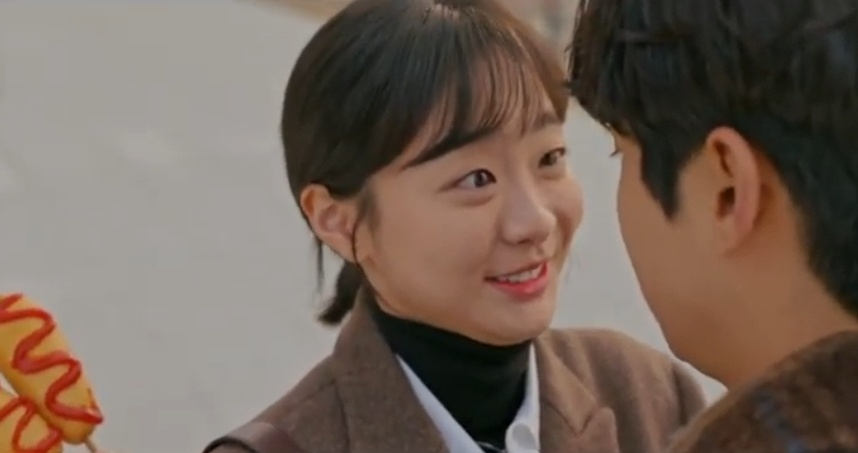 SBS와 넷플릭스에서 동시 방영되고 있는 드라마 ‘그해 우리는’. TV 시청률은 4% 대에 그치지만, 넷플릭스에서는 TV프로그램 부문 1위(19일기준)를 기록했다.