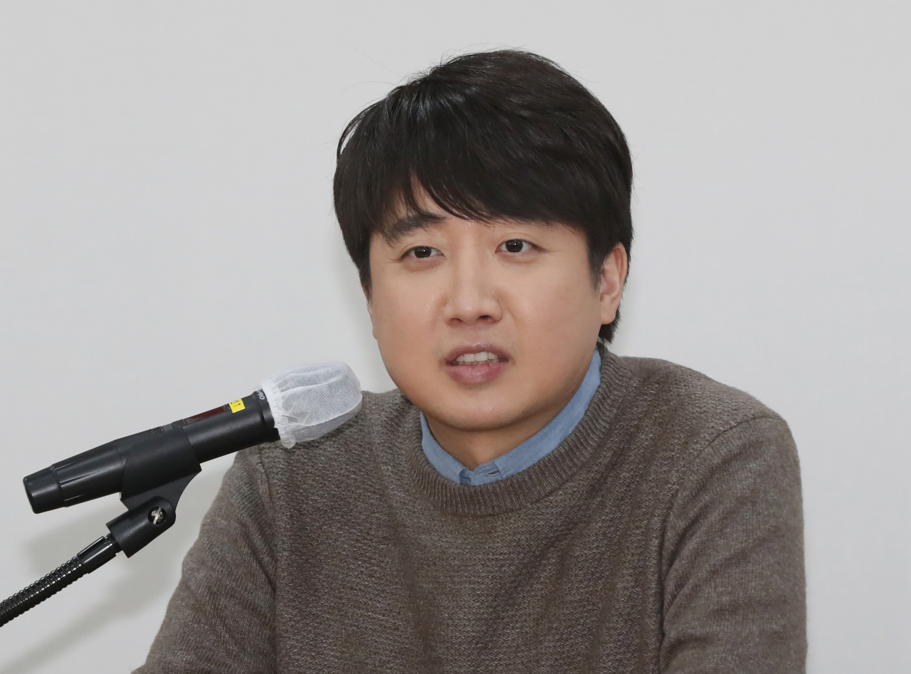 국민의힘 이준석 대표가 지난 13일 오후 울산시당 강당에서 열린 '제4기 울산 청년정치사관학교' 특강을 하고 있다. [연합]