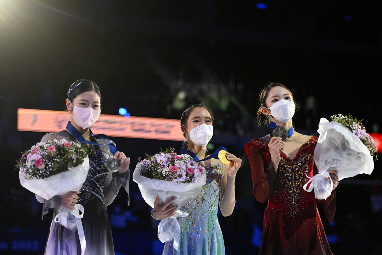 사진 왼쪽부터 은메달 이해인, 금메달 미하라 마이, 동메달 김예림.[AFP]