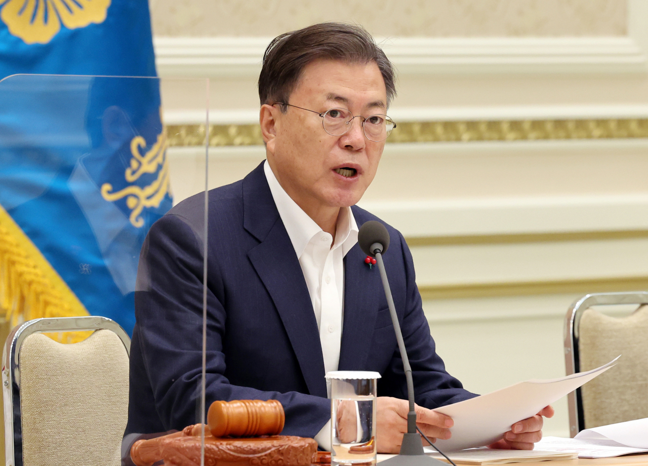 문재인 대통령이 지난 13일 오전 청와대 영빈관에서 열린 제1회 중앙지방협력회의를 주재하고 있다. [연합]