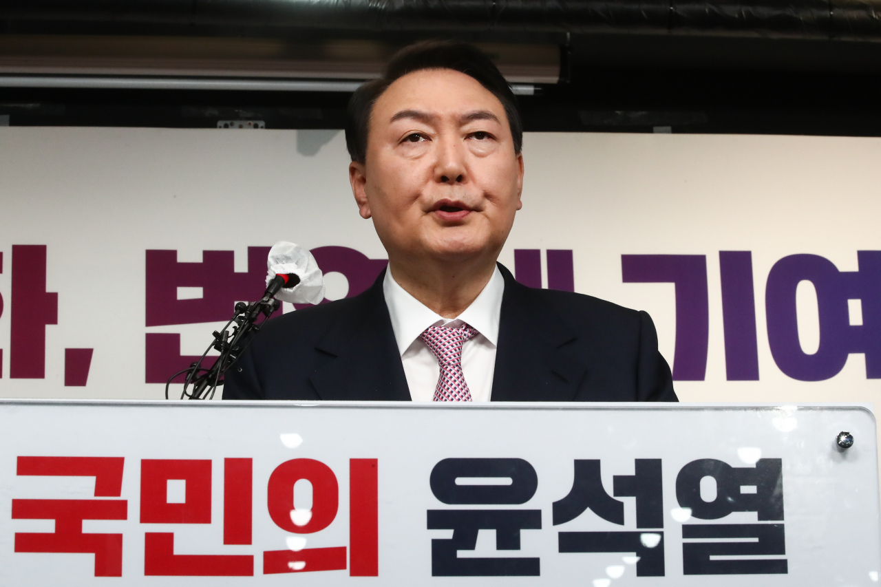 윤석열 국민의힘 대선 후보가 24일 오전 서울 여의도 중앙당사에서 '자유·평화·번영에 기여하는 글로벌 중추국가' 외교안보 글로벌비전을 발표하고 있다. [헤럴드경제=이상섭 기자]