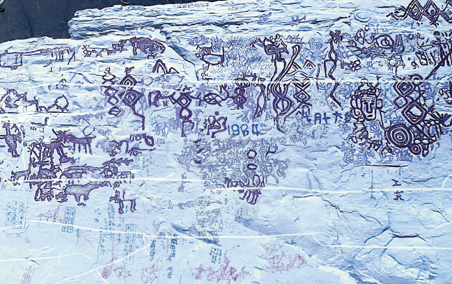 신석기,청동기,고대국가 시대 그림,주술문양,글씨가 모두 그려진 천전리 암각화 탁본.