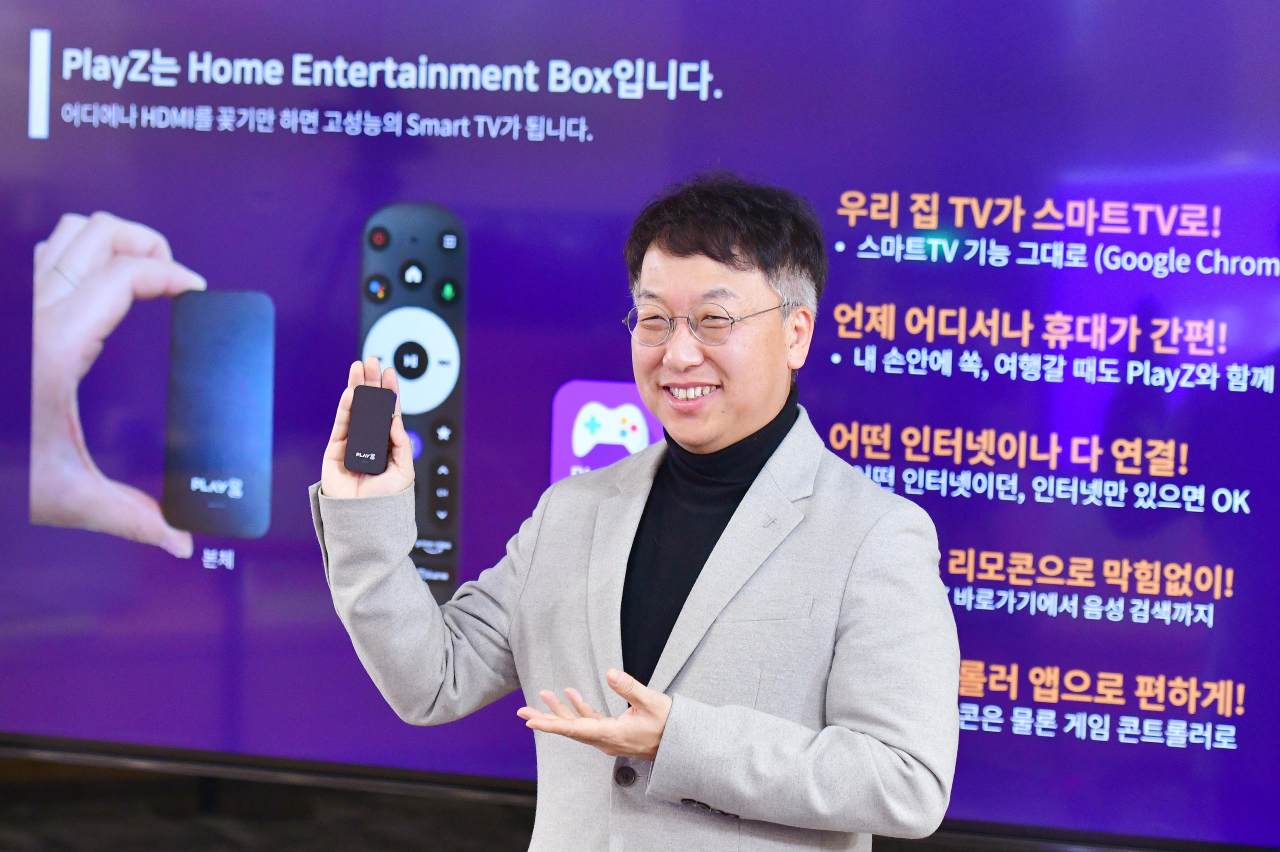SKB는 25일 신규 미디어 플랫폼 서비스 '플레이제트' 출시 온라인 기자간담회를 가졌다. 김혁 미디어CO 담당이 PlayZ 서비스를 설명하고 있다. [SKB 제공]