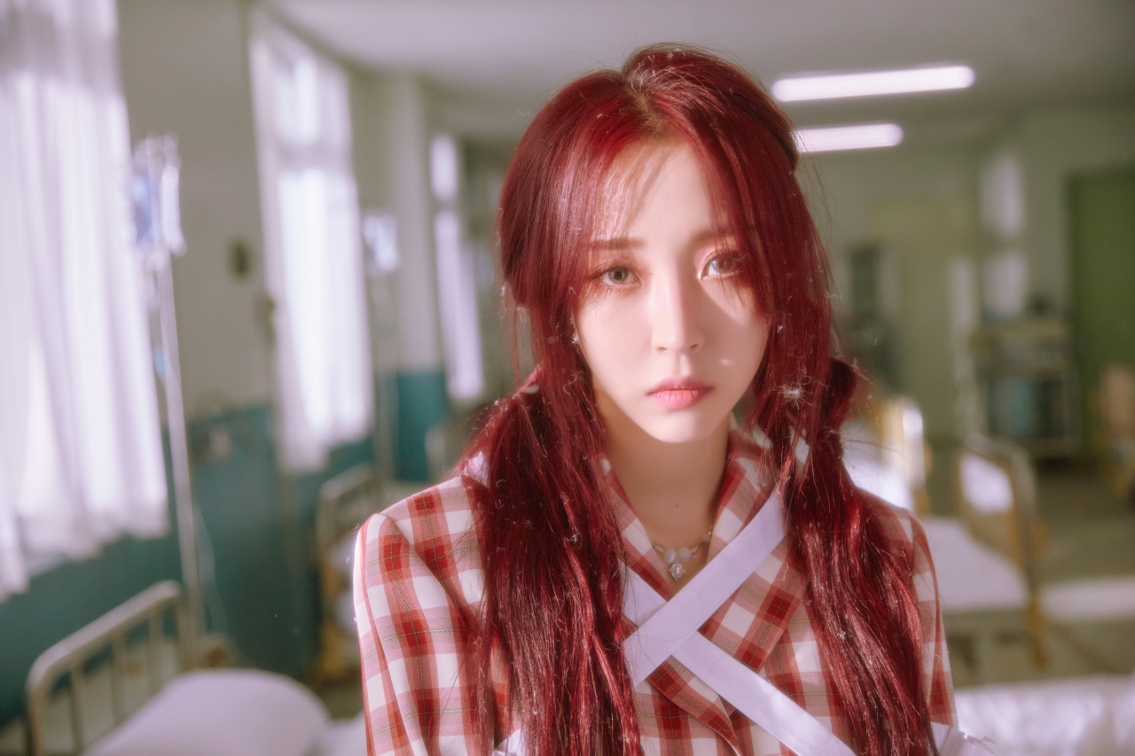 마마무 문별이 2년 만의 솔로 앨범으로 돌아왔다. 문별은 “마마무에서 4분 동안 랩 파트의 여덟 마디만 보여준 모습과는 다른 다양한 모습을 보여주고 싶었다”고 말했다. [RBW 제공]
