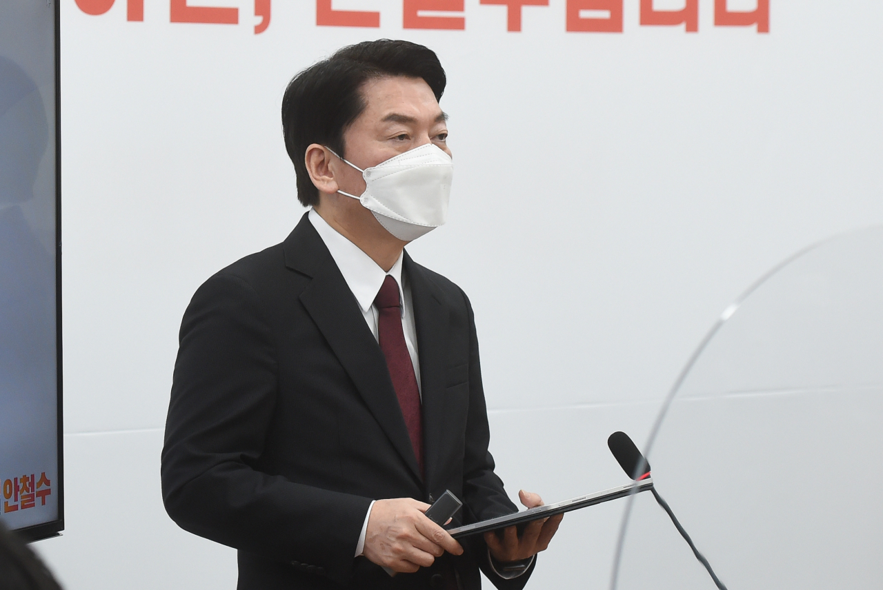 안철수 국민의당 대선후보가 25일 오전 국회에서 신년 기자회견을 하고 있다. [헤럴드경제=이상섭 기자]