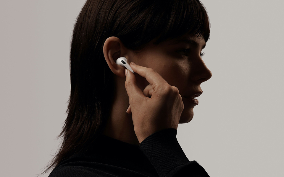 애플이 지난 2019년 출시한 에어팟 프로(AirPods Pro). [애플 홈페이지]