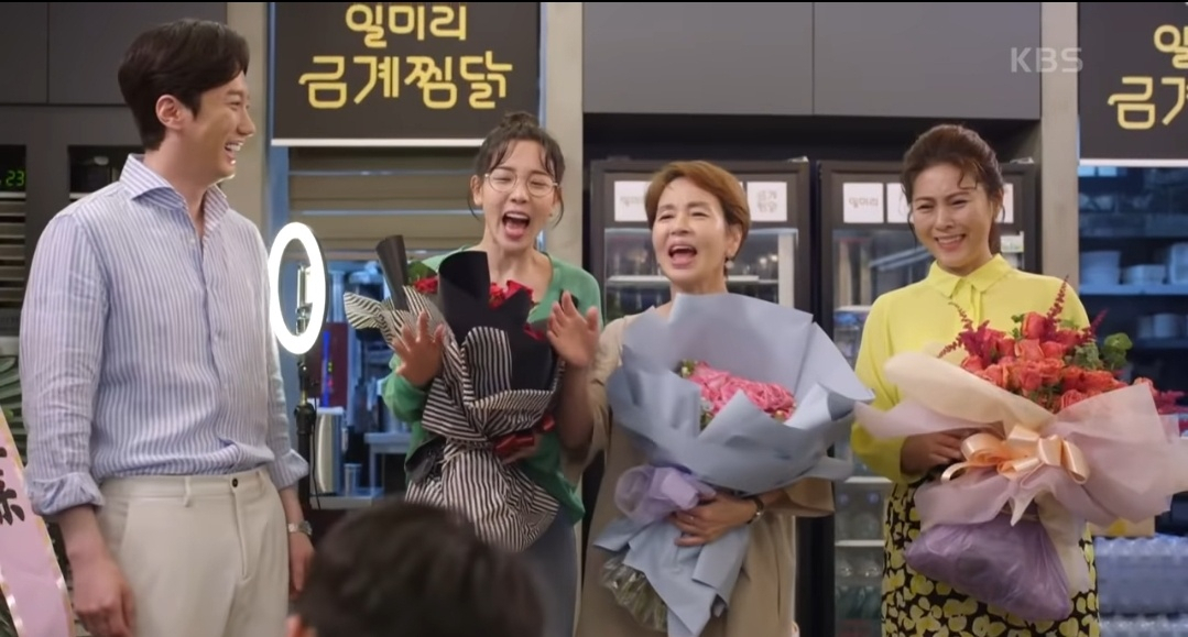 KBS 드라마 '미스 몬테크리스토' 장면. 화면 뒤로 광고주의 업체명이 노출되고 있다. [유튜브 'KBS Drama']