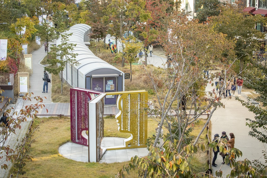 경의선 책거리 산책거리 부스 전경. [마포구청 제공]