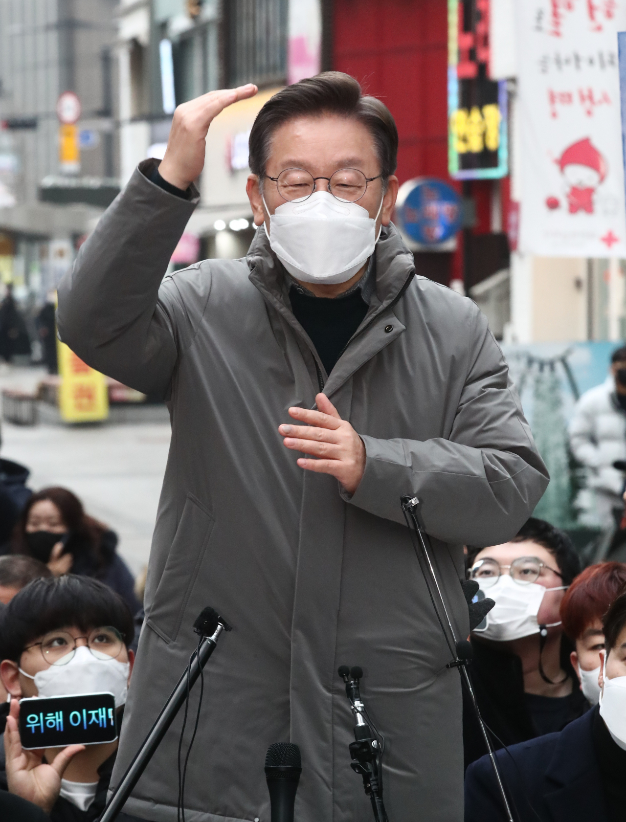더불어민주당 이재명 대선 후보가 지난 25일 경기 의정부시 행복로 시민광장에서 열린 '매타버스 의정부, 민심 속으로!'에서 지지를 호소하고 있다. [연합]