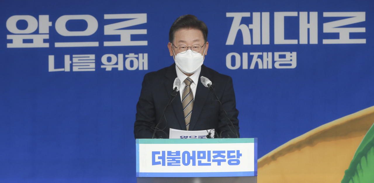 Lee Jae-myung, presidential nominee of the ruling Democratic Party of Korea, speaks Wednesday during a press conference held in Yeouido, western Seoul. (Joint Press Corps)