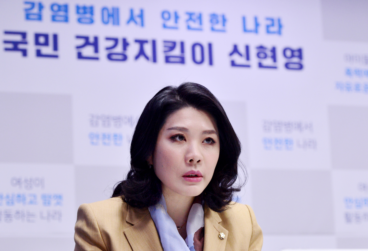 신현영 더불어민주당 코로나19 비상대책본부 코로나상황실장이 22일 오후 서울 여의도 국회 의원회관에서 본지와 인터뷰하고 있다. 박현구 기자