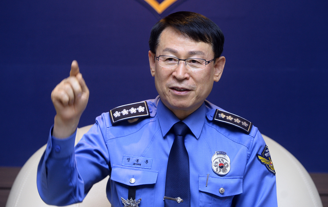 정봉훈 해양경찰청장이 지난 25일 인천 연수구 해양경찰청에서 헤럴드경제와 인터뷰하고 있다. 이상섭 기자