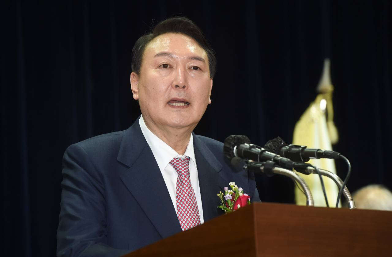 윤석열 국민의힘 대선후보가 26일 오후 서울 종로구 이북5도청 대강당에서 열린 이북도민·탈북민 신년하례식에서 축사를 하고 있다. [국회사진기자단]