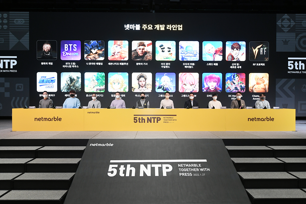방준혁 넷마블 의장을 비롯한 넷마블 주요 계열사 대표들이 27일 서울 구로구 지타워 본사에서 열린 제5회 NTP(Netmarble Together with Press)에서 질의에 답하고 있다. [넷마블 제공]