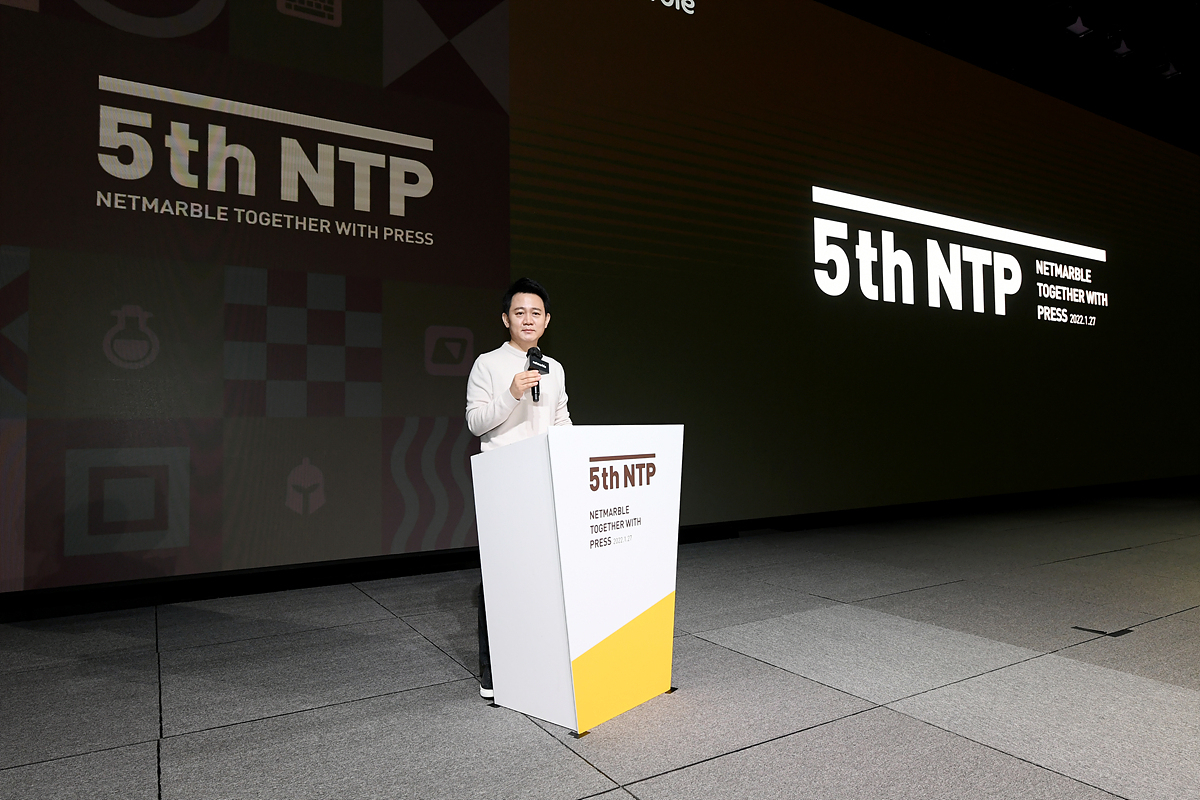 방준혁 넷마블 의장이 27일 서울 구로구 지타워 본사에서 열린 제5회 NTP(Netmarble Together with Press)에서 사업 전략에 대해 발표하고 있다. [넷마블 제공]