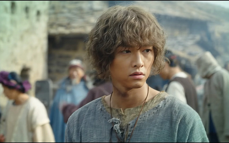 2019년 tvN과 넷플릭스를 통해 동시에 공개됐던 배우 송중기 주연의 드라마 ‘아스달 연대기’의 한 장면. [유튜브 tvN 캡처]