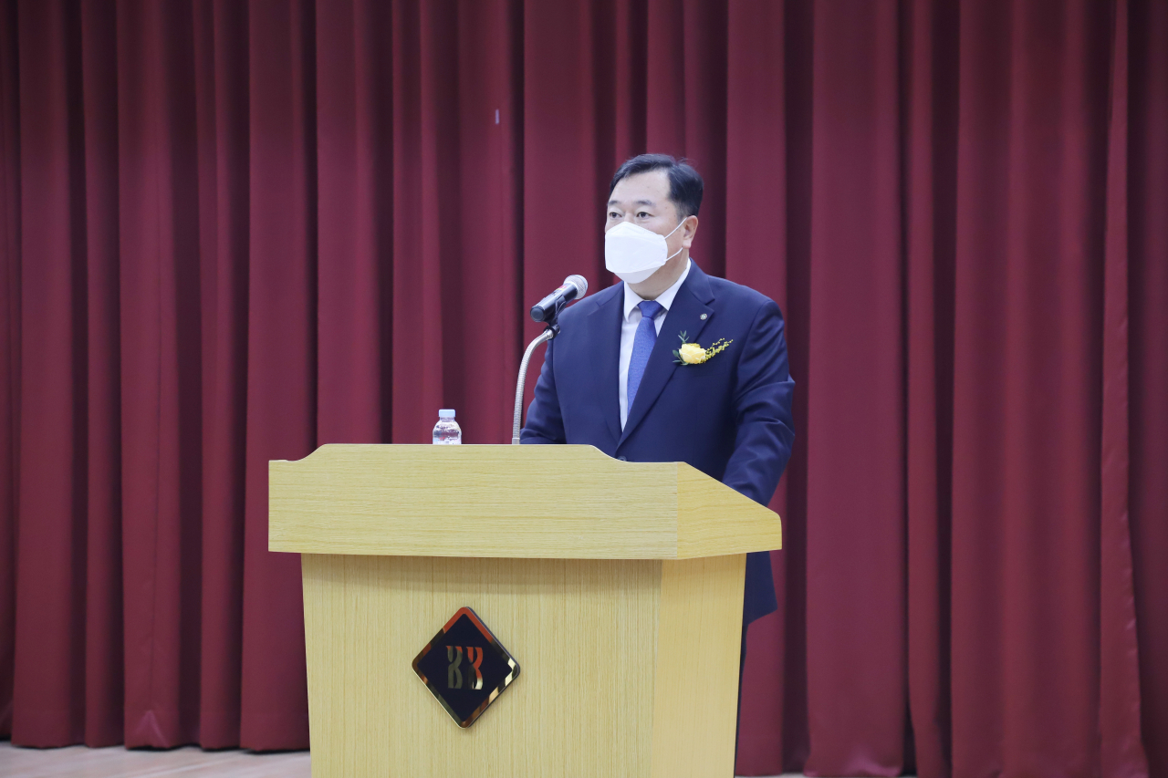 김장성 생명연 원장이 27일 열린 37주년 기념식에서 기념사를 전하고 있다.[한국생명공학연구원 제공]