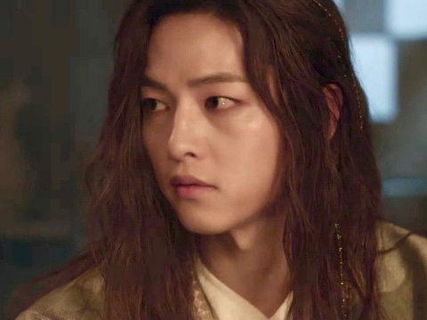 2019년 tvN과 넷플릭스를 통해 동시에 공개됐던 배우 송중기 주연의 드라마 ‘아스달 연대기’의 한 장면. [유튜브 tvN 캡처]