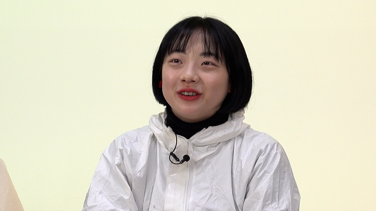 지난 24일 오후 서울 용산구 헤럴드 사옥에서 만난 환경운동 동아리 ‘지지배’의 홍다경(26) 대표. 홍 대표는 지난 2019년 경북 의성 쓰레기산을 직접 목격한 뒤, 유튜브 채널 등을 통해 전국에 불법으로 방치·폐기된 쓰레기 문제를 알리고 있다. [사진=안경찬PD·이건욱PD, 시너지영상팀]