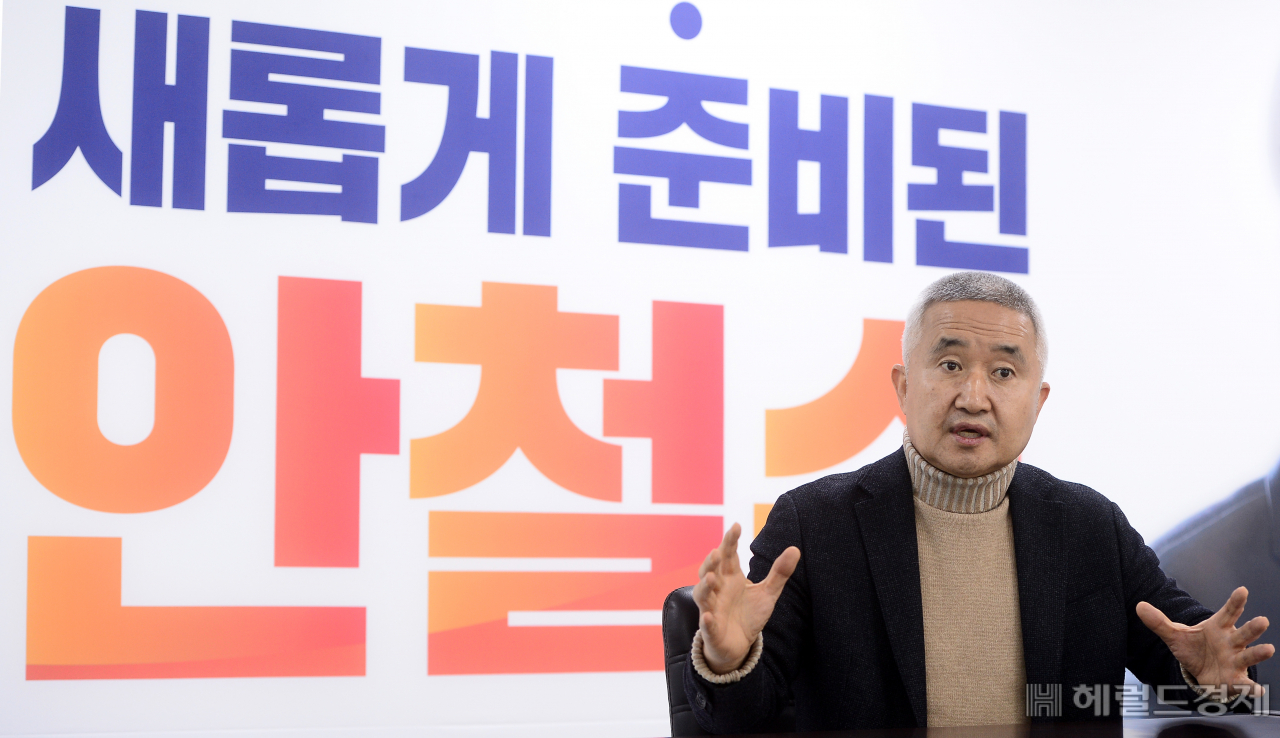 최진석 국민의당 상임선대위원장이 지난 27일 오후 서울 여의도 선대위 사무실에서 본지와 인터뷰하고 있다. 이상섭 기자
