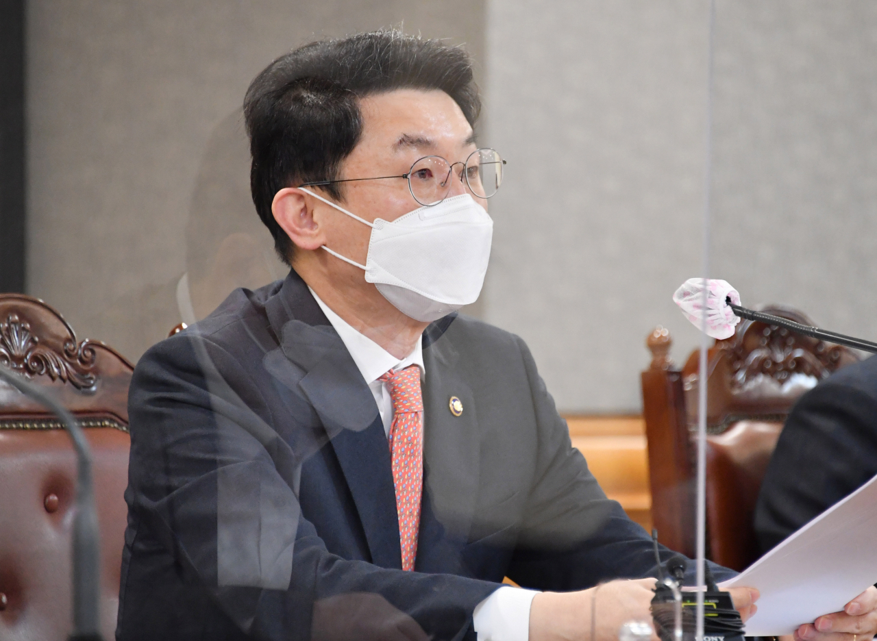 이억원 기획재정부 차관이 27일 서울 중구 은행회관에서 열린 '거시경제 금융회의'를 주재하고 있다. [기획재정부 제공. 재판매 및 DB 금지] 연합뉴스