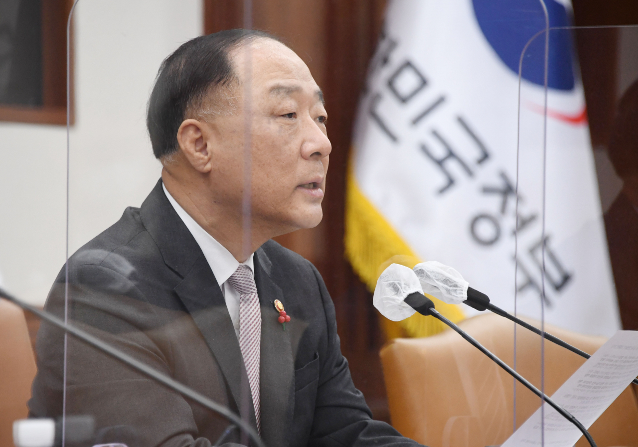 홍남기 부총리 겸 기획재정부 장관이 28일 정부서울청사에서 '2022년 제1차 공공기관 운영위원회'를 주재하고 있다. [기획재정부 제공]