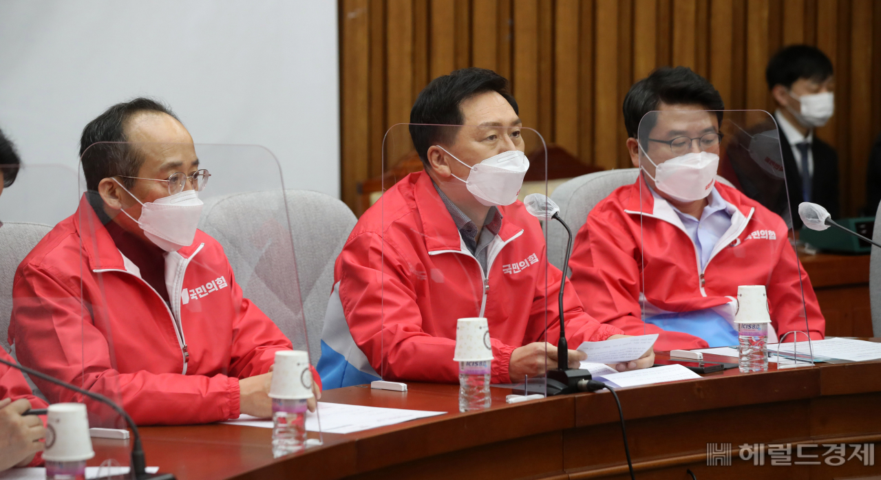 김기현 국민의힘 원내대표가 28일 서울 여의도 국회에서 열린 원내대책회의에서 발언하고 있다. 이상섭 기자