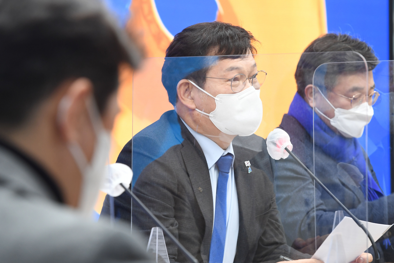 송영길 더불어민주당 상임선대위원장이 28일 오전 서울 여의도 더불어민주당 중앙당사에서 열린 선대위 본부장단회의에서 발언하고 있다. [연합]