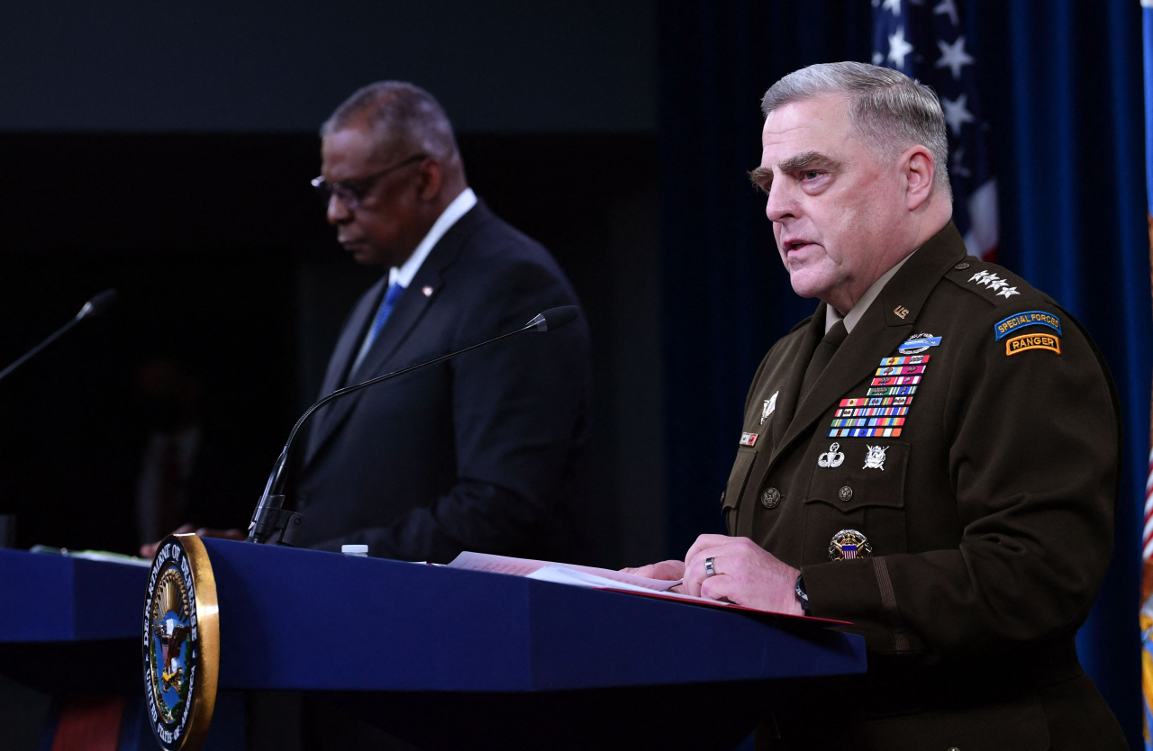 마크 밀리 미국 합참의장이 28일(현지시간) 국방부에서 우크라이나 사태와 관련 발언을 하고 있다. [AFP]