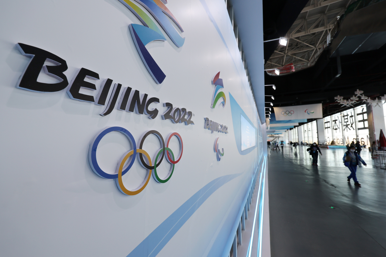 2022 베이징 동계올림픽이 6일 앞으로 다가온 29일 베이징 시내 메인미디어센터(MMC)에서 각국 미디어 관계자들이 취재를 준비하고 있다. 연합뉴스