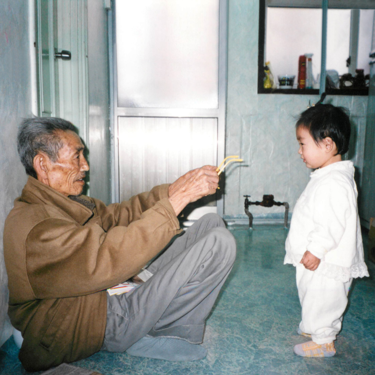 Cover image of Heo Hoy-kyung’s “So Life Goes On.” (Mun Hwa In)
