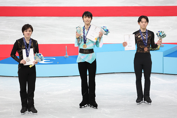 2021년 12월 일본선수권 메달리스트. 1위 하뉴 유즈루(가운데), 2위 우노 쇼마(왼쪽), 3위 카기야마 유마. [게티이미지]