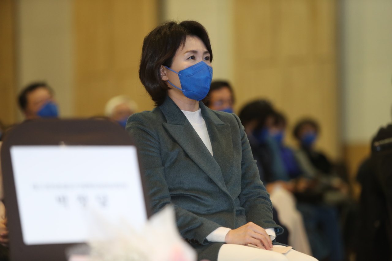 Kim Hye-kyung, the wife of presidential candidate Lee Jae-myung, attends the Jan. 12 opening ceremony of the Daegu branch of the ruling Democratic Party of Korea's election campaign committee. (Yonhap)