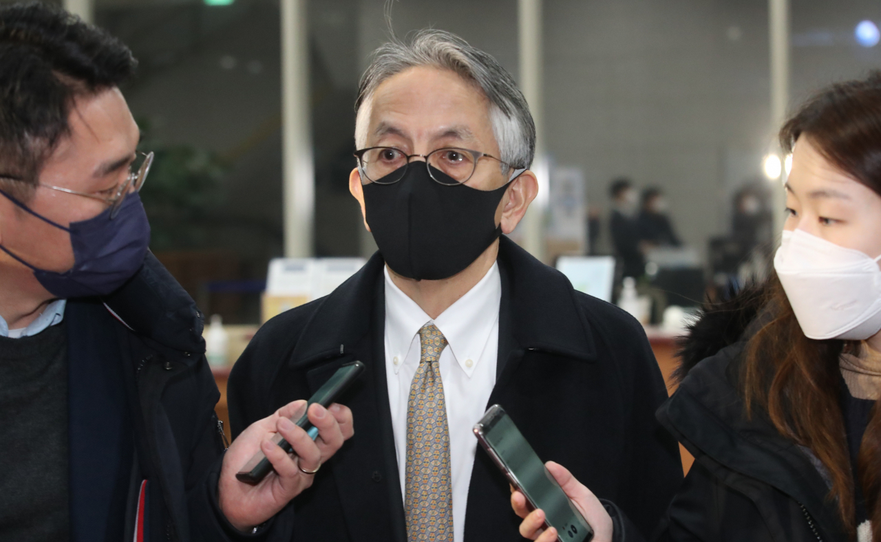 일본 정부가 일제강점기 조선인 징용 현장인 사도 광산을 유네스코 세계문화유산으로 추천하기로 결정한 지난달 28일 아이보시 고이치 주한일본대사가 외교부 청사로 초치되고 있다. [연합]