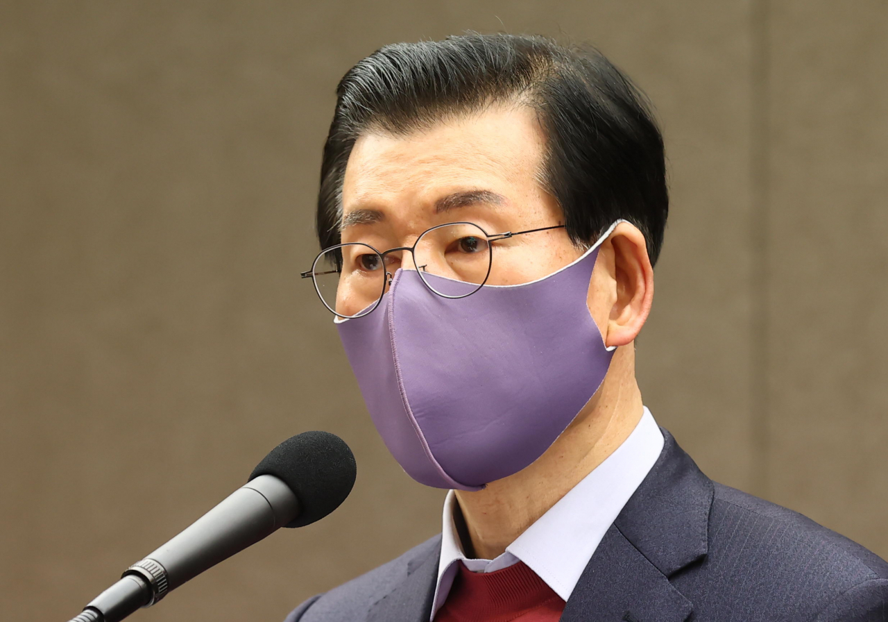 '굿바이 이재명'을 쓴 장영하 변호사가 3일 서울 중구 프레스센터에서 기자회견을 가졌다. [연합]