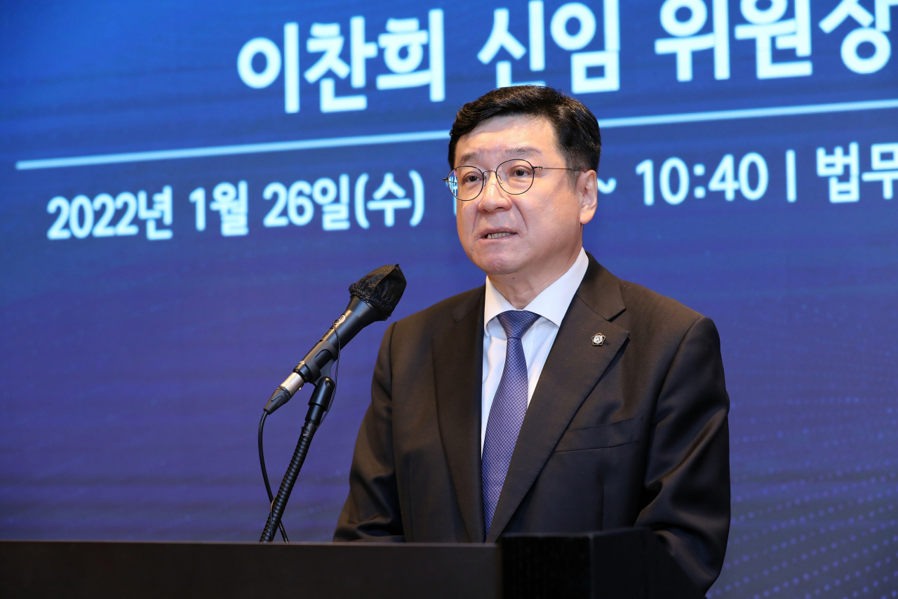이찬희 삼성준법감시위원회 위원장이 지난달 26일 서울 강남구 법무법인 율촌에서 열린 기자간담회에서 발언을 하고 있다. [삼성준법감시위원회 제공]