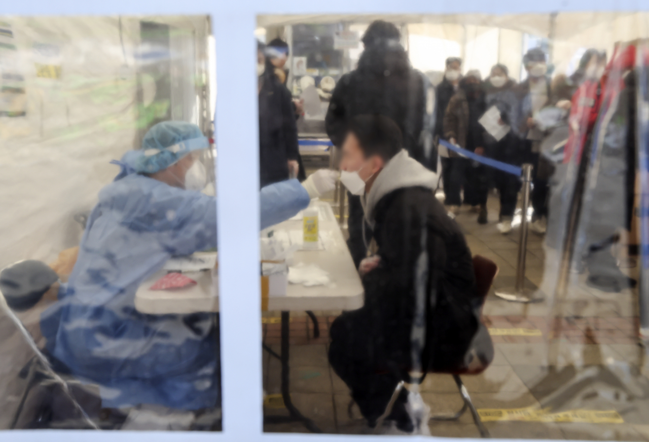 서울 구로역 광장 임시선별검사소 [연합]