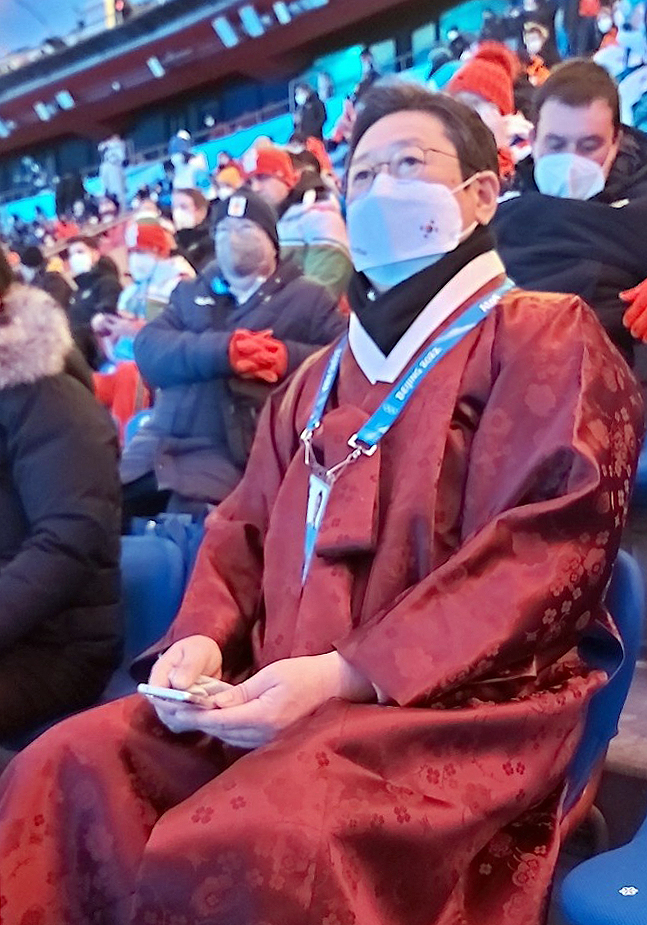한복 입고 개회식 참석한 황희 장관